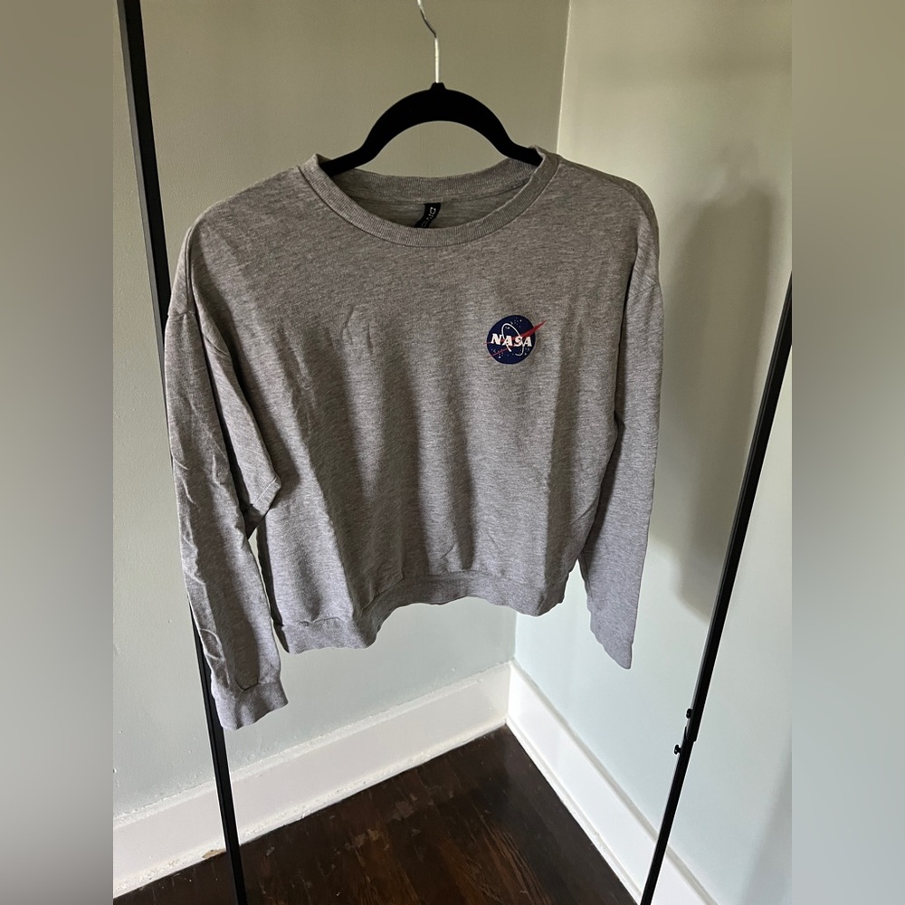 Gray H&M Divided NASA Cropped Long Sleeve Shirt